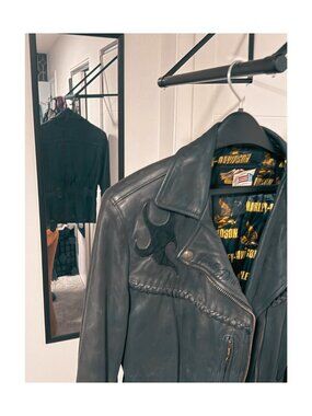 Iconic Black Harley-Davidson Leather Jacket: Rev Up Your Wardrobe!